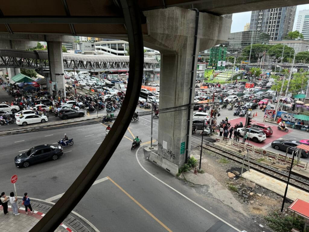 [實用設施] 泰國曼谷 行李寄物櫃 LOCK BOX 使用教學 MRT Phetchaburi站