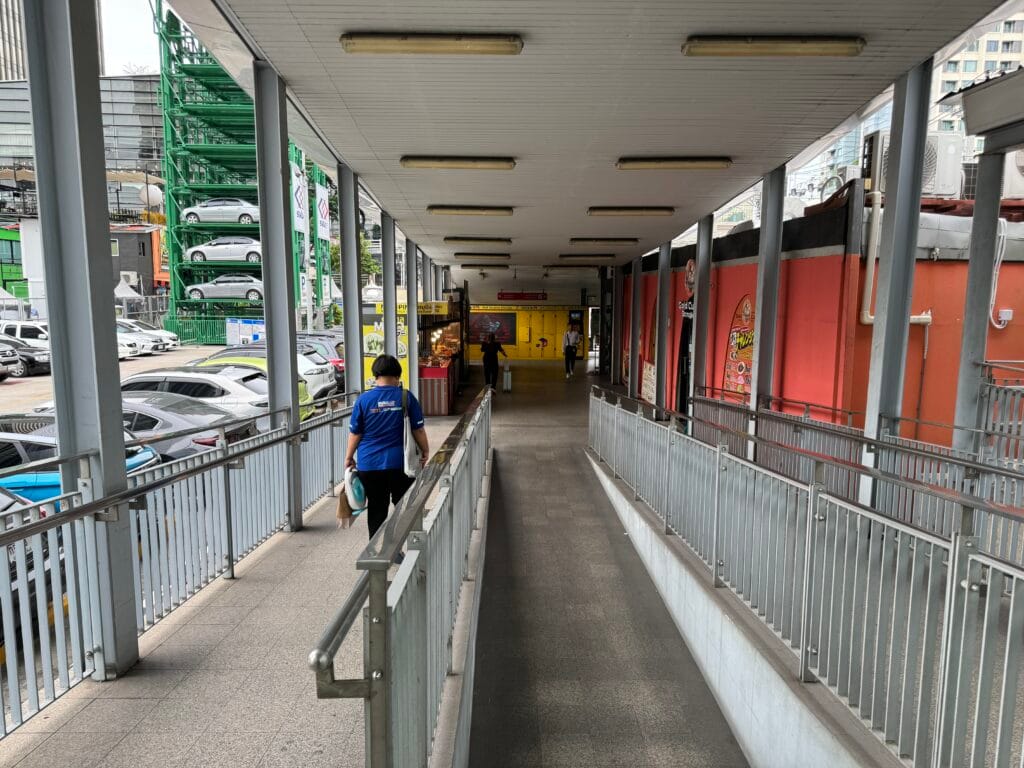 [實用設施] 泰國曼谷 行李寄物櫃 LOCK BOX 使用教學 MRT Phetchaburi站