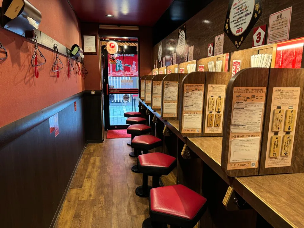 [餐飲體驗] 日本福岡 限定一蘭拉麵三大特色店：總店、太宰府店、天神西通店