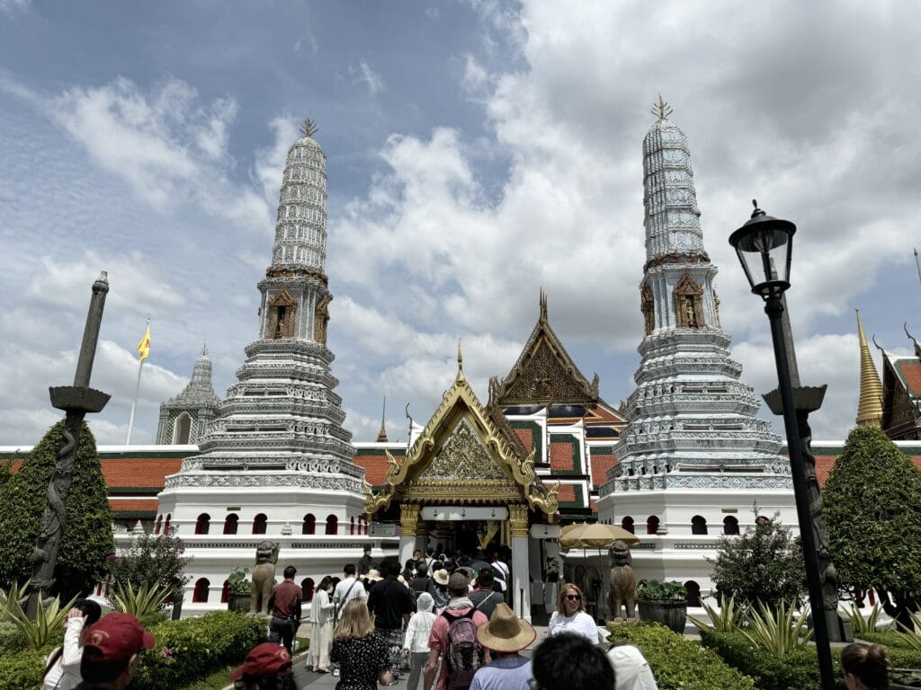 [景點介紹] 泰國曼谷 大皇宮與玉佛寺深度探索：從建築美學到文化精華，必看的歷史景點