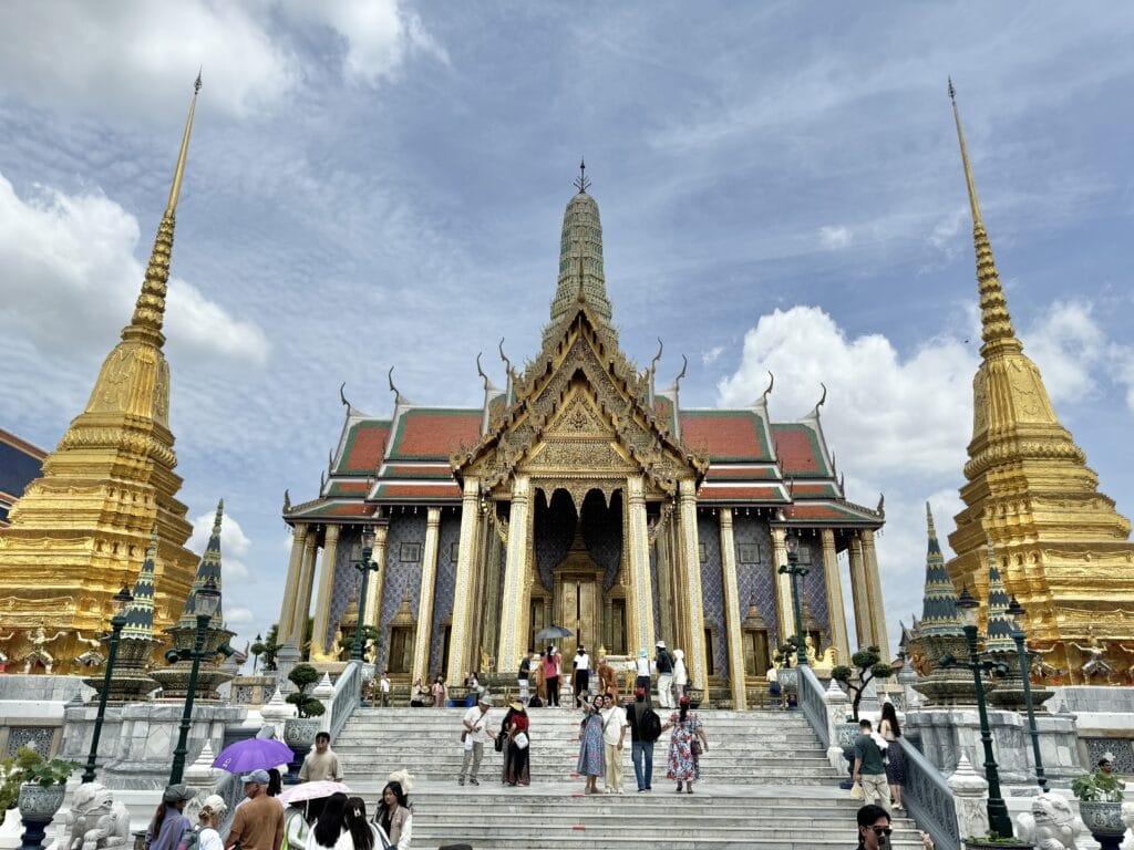 [景點介紹] 泰國曼谷 大皇宮與玉佛寺深度探索：從建築美學到文化精華，必看的歷史景點