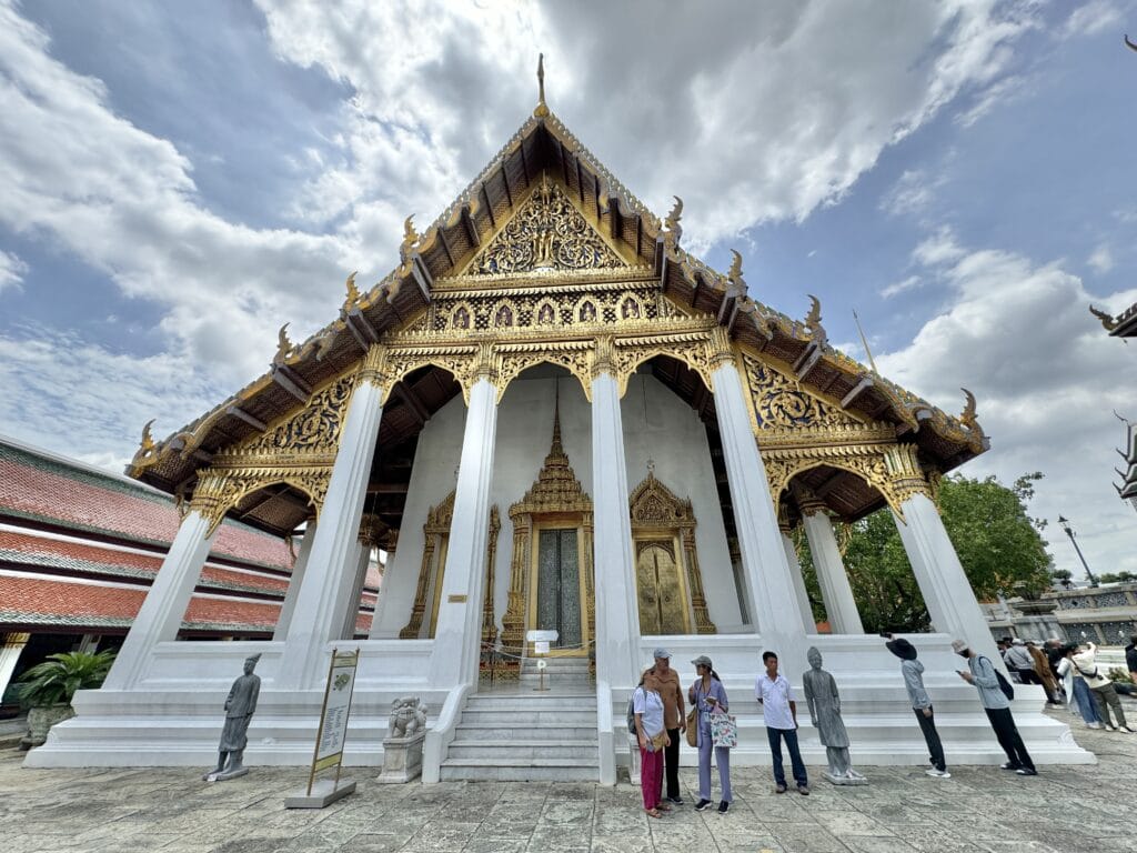 [景點介紹] 泰國曼谷 大皇宮與玉佛寺深度探索：從建築美學到文化精華，必看的歷史景點