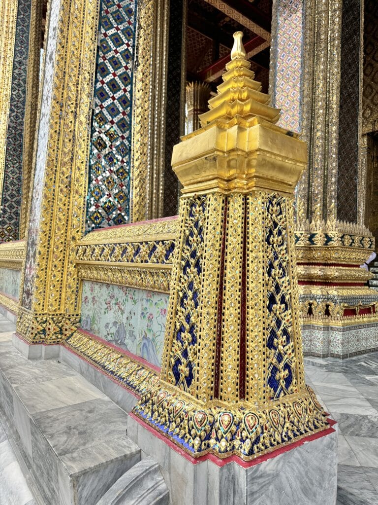 [景點介紹] 泰國曼谷 大皇宮與玉佛寺深度探索：從建築美學到文化精華，必看的歷史景點