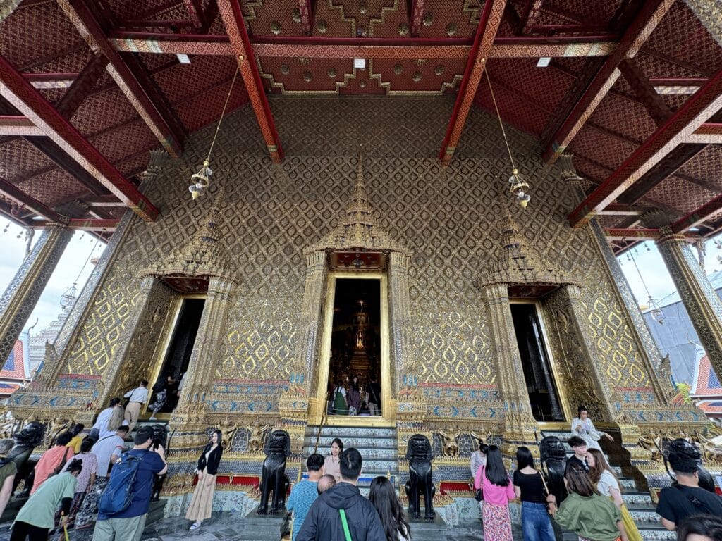 [景點介紹] 泰國曼谷 大皇宮與玉佛寺深度探索：從建築美學到文化精華，必看的歷史景點