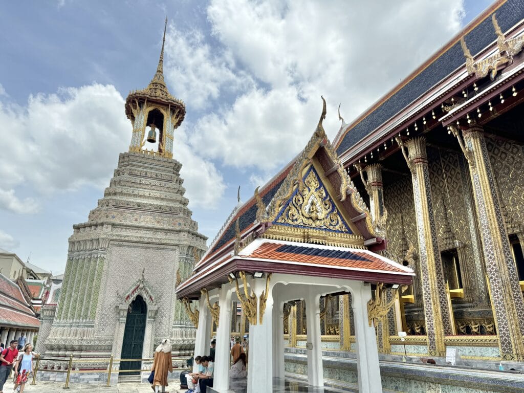 [景點介紹] 泰國曼谷 大皇宮與玉佛寺深度探索：從建築美學到文化精華，必看的歷史景點