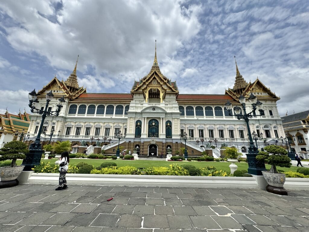[景點介紹] 泰國曼谷 大皇宮與玉佛寺深度探索：從建築美學到文化精華，必看的歷史景點