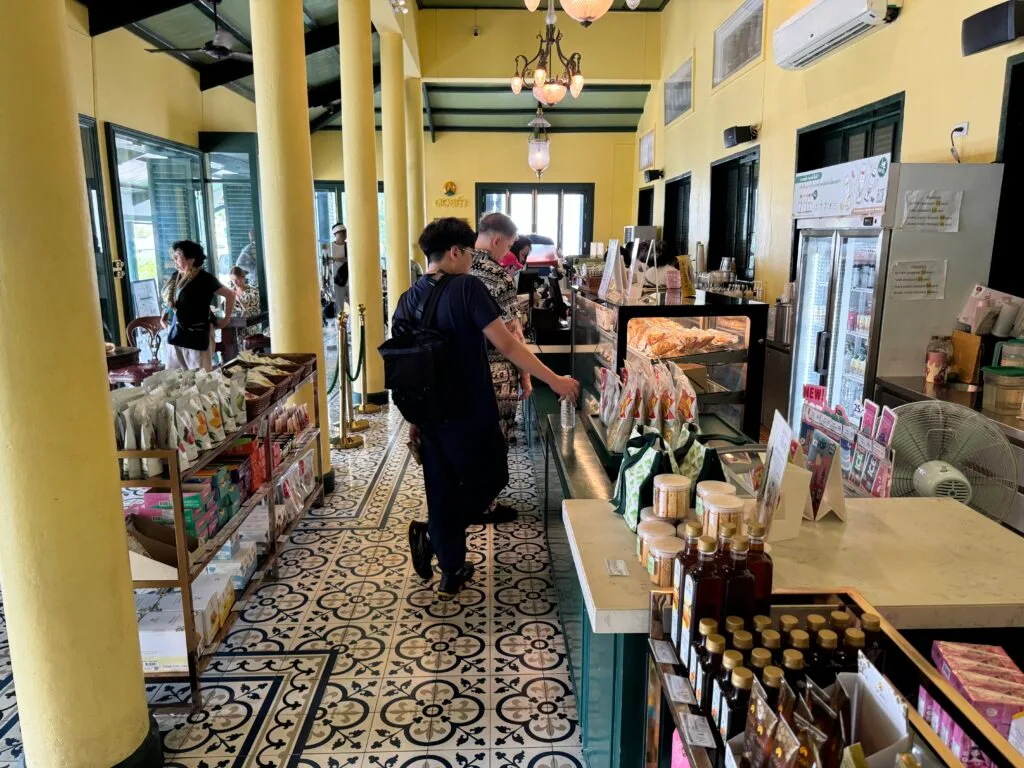 [餐飲體驗] 泰國曼谷 大皇宮 玉佛寺 Doi Kham 咖啡廳＆商店