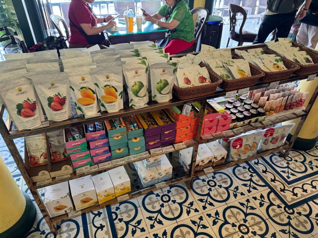 [餐飲體驗] 泰國曼谷 大皇宮 玉佛寺 Doi Kham 咖啡廳＆商店