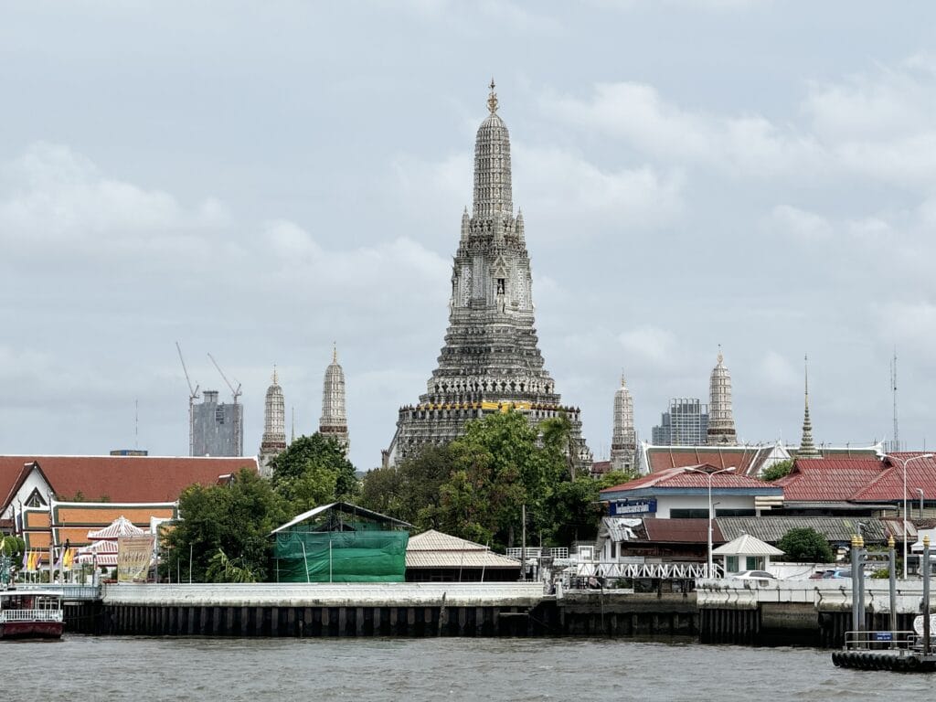 [旅遊交通] 泰國曼谷 昭披耶河(湄南河)搭船全攻略：搭船探索曼谷的魅力 CHAO PHRAYA BOAT