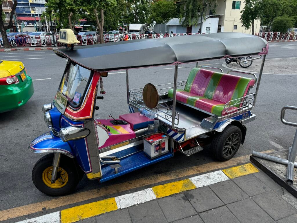 [旅遊交通] 泰國曼谷 搭乘嘟嘟車(Tuk-Tuk)：深入了解嘟嘟車的文化與魅力