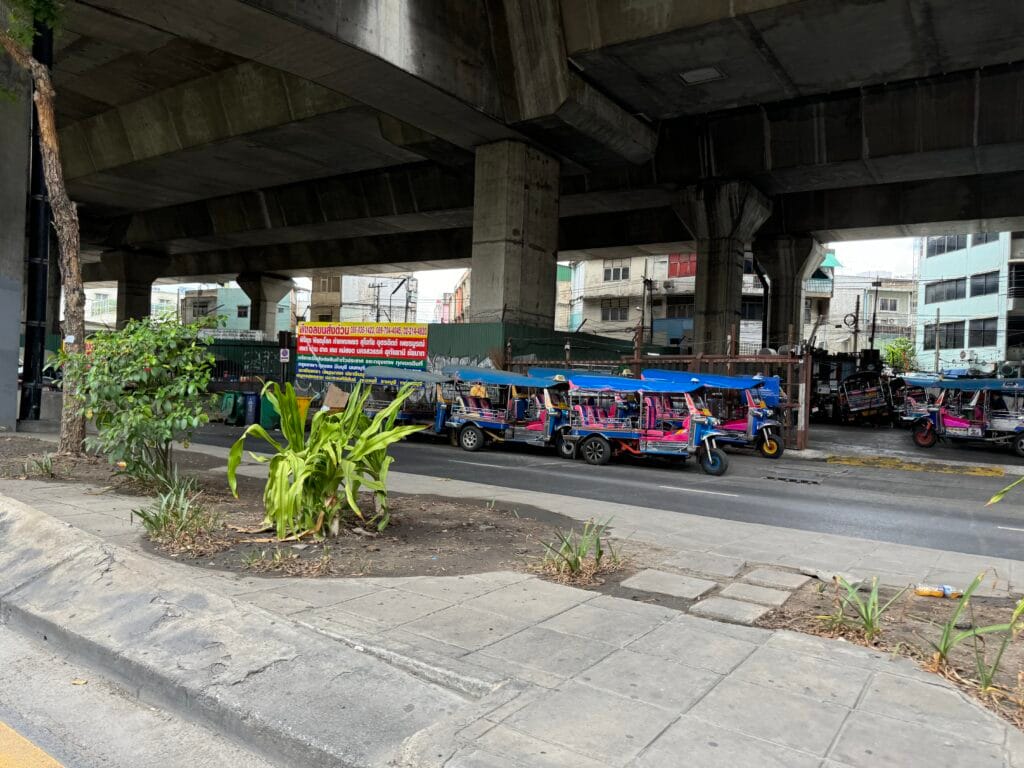 [旅遊交通] 泰國曼谷 搭乘嘟嘟車(Tuk-Tuk)：深入了解嘟嘟車的文化與魅力