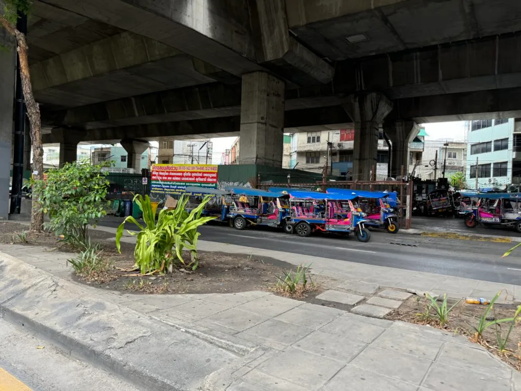 [旅遊交通] 泰國曼谷 搭乘嘟嘟車(Tuk-Tuk)：深入了解嘟嘟車的文化與魅力