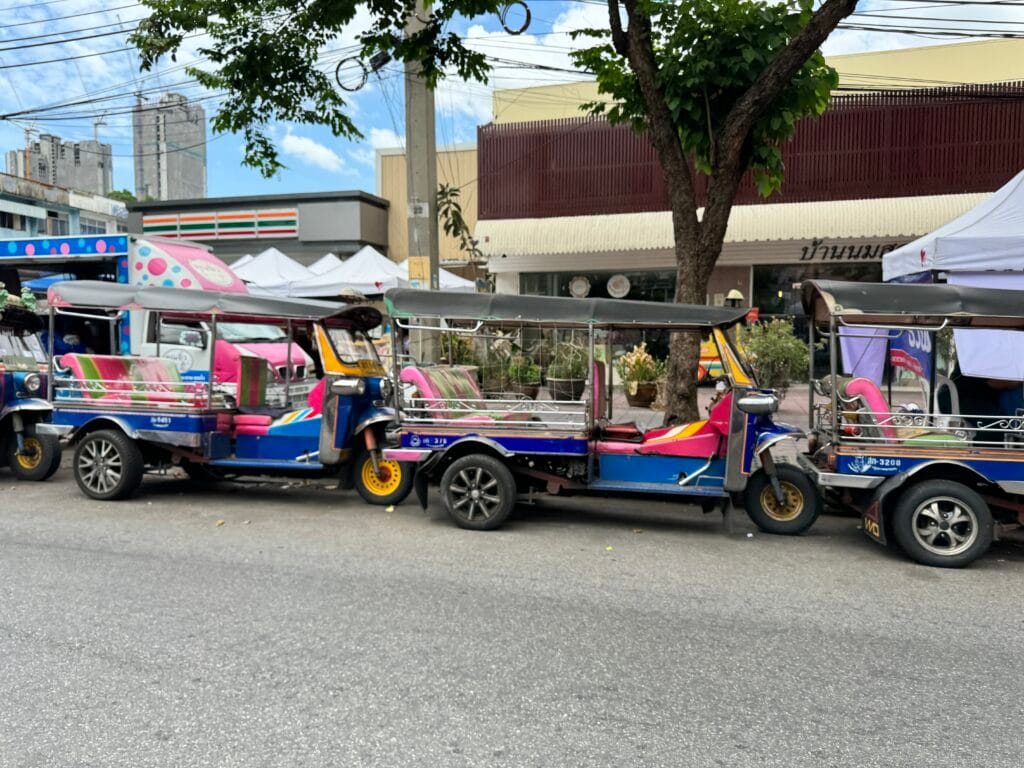 [旅遊交通] 泰國曼谷 搭乘嘟嘟車(Tuk-Tuk)：深入了解嘟嘟車的文化與魅力