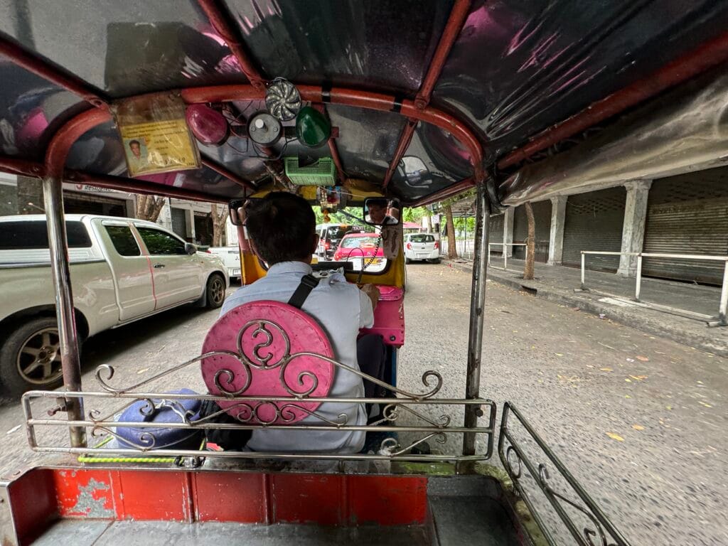 [旅遊交通] 泰國曼谷 搭乘嘟嘟車(Tuk-Tuk)：深入了解嘟嘟車的文化與魅力