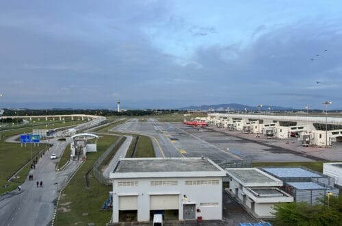 [景點介紹] 馬來西亞 吉隆坡國際機場(KUL)：從餐飲住宿、連外交通到機場觀景台的完整介紹