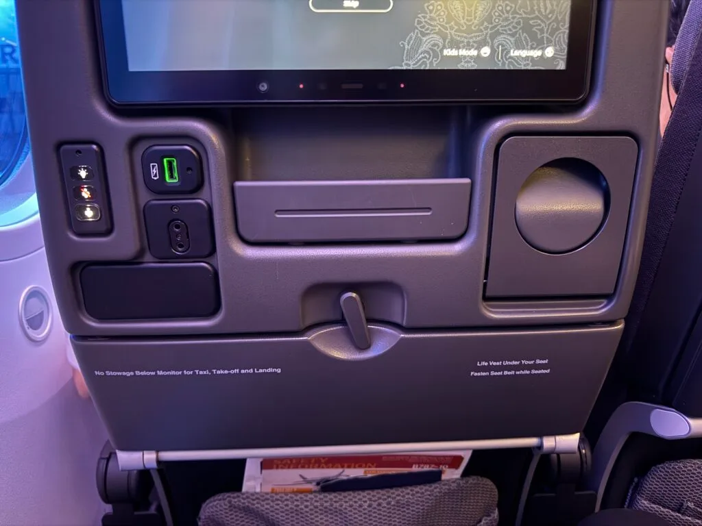 [飛行體驗] 新加坡航空 Singapore Air SQ335/SQ878 巴黎(CDG)-新加坡(SIN)-台北(TPE)