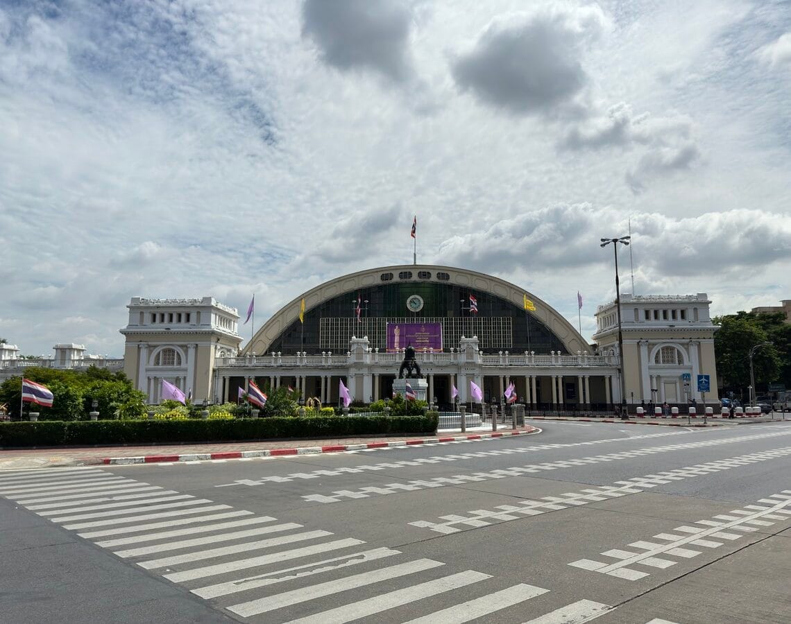 [景點介紹] 泰國曼谷 中央車站(華藍蓬車站）：泰國鐵路的歷史與現代交匯點