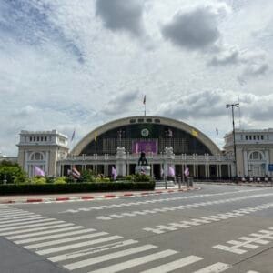 [景點介紹] 泰國曼谷 中央車站(華藍蓬車站）：泰國鐵路的歷史與現代交匯點