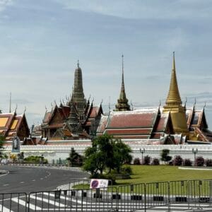 [景點介紹] 泰國曼谷 大皇宮與玉佛寺深度探索：從建築美學到文化精華，必看的歷史景點